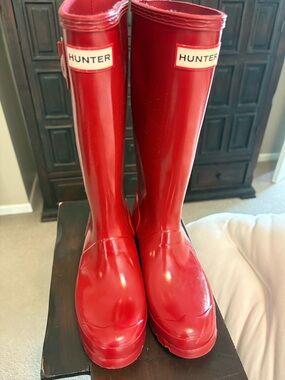 Hunter Girls Classic Glossy Tall Boot in Red